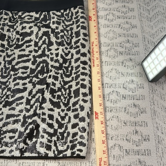 The Limited NWT Black & White Sequin Skirt Sz 2 - Picture 5 of 12
